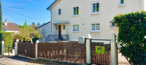 Bigny House | Maison Cosy avec Terrasse à Vallenay