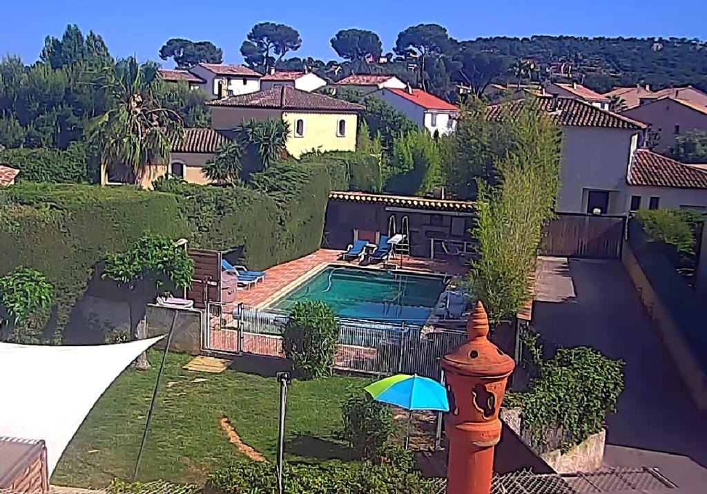Six-Fours-les-Plages House | Maison de Vacances les Pins piscine chauffée