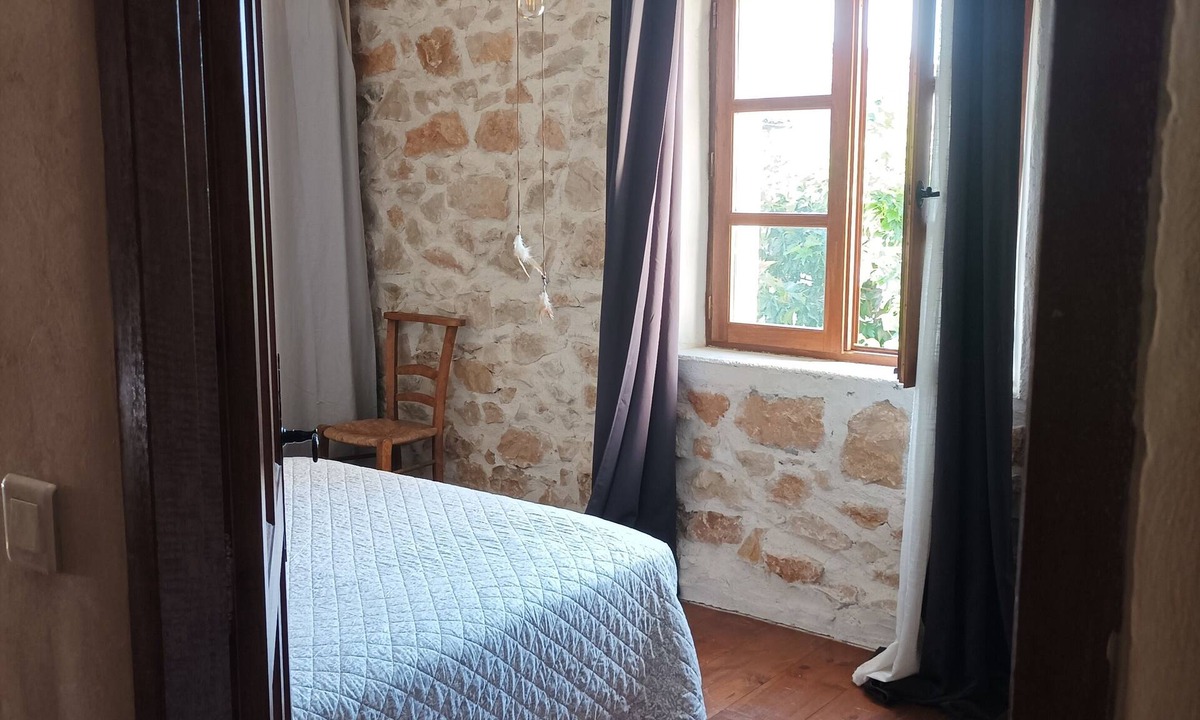 Varages House | Maison de village en pierres en Provence verte, charme et clame