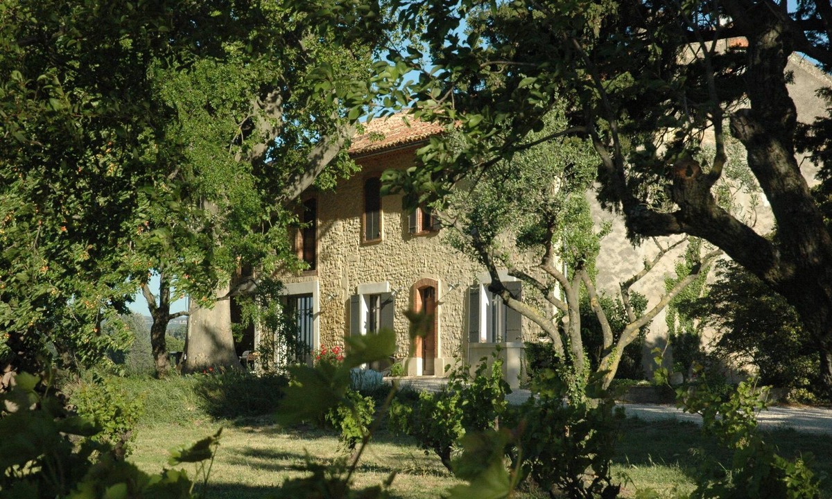 Caderousse House | Mas in Provence surrounded by vineyards. Calm assured