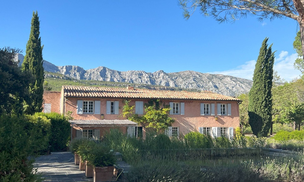Rousset House | Mas provençal swimming pool private tennis, Sainte Victoire view near Aix en Provence