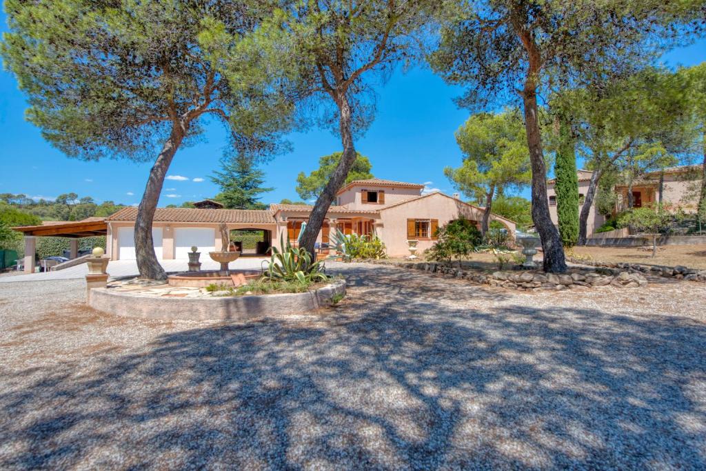 Le Muy Villa | Mas provençal - Vue sur le rocher de Roquebrune
