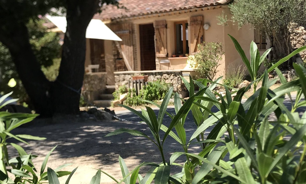 Plan-de-la-Tour House | Mazet en Pierre - 4 Personnes - 2 Pièces - 1 Chambre - 60 m²