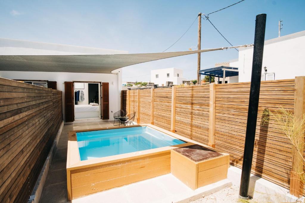 Megalochori Hotel | Mesanto Luxury Suites