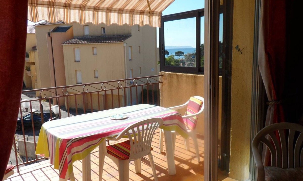 La Faviere Apartment | Mezzanine Studio Near Beach in La Favière, Bormes Les Mimosas - Parking Included