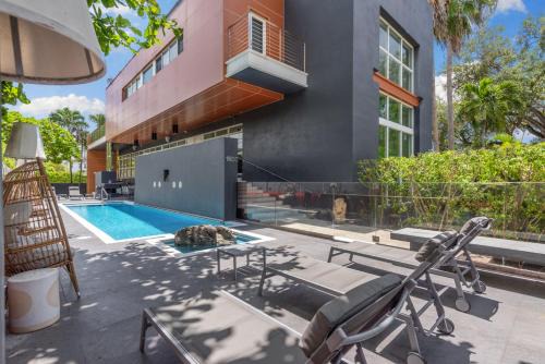 Northeast Coconut Grove Villa | Miami Getaway Villa - Villa Nova