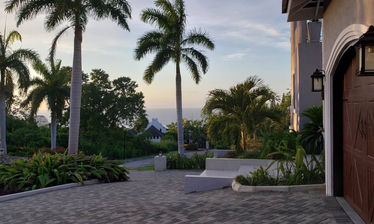 Montego Bay Villa | Modern 4BR Hillside Villa | Pool & Beach Club Access