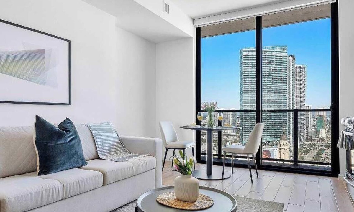 Downtown Miami Apartment | Modern Downtown Studio | Walk to Kaseya Center
