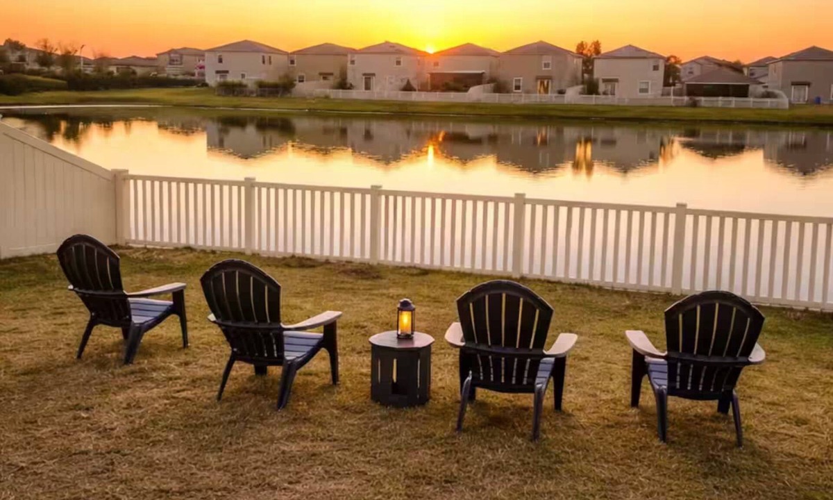 Wimauma House | Modern Lakefront Home/Family Friendly Retreat