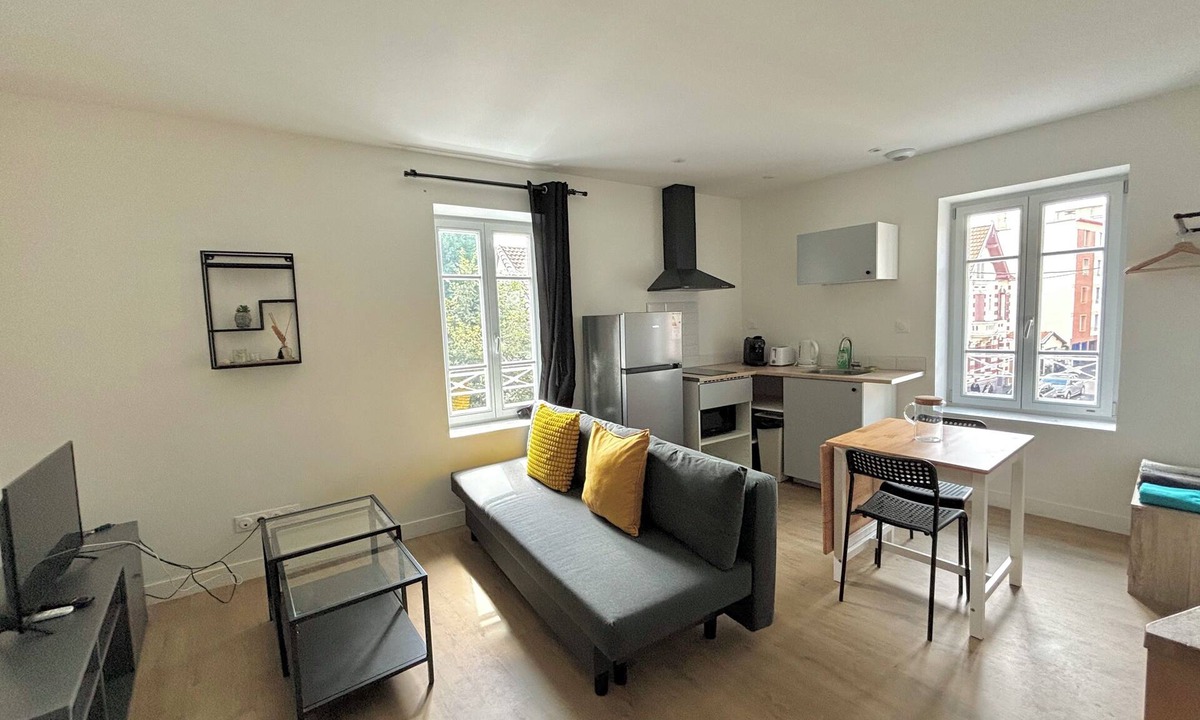 La Gare Apartment | Modern studio with mezzanine, located a stone's throw from Clermont-Ferrand station