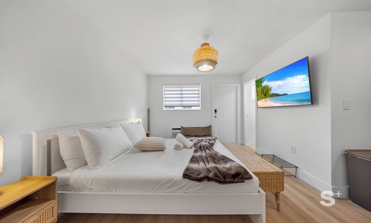 North Miami Apartment | Modern Studio in Miami- Gym-Free Parking