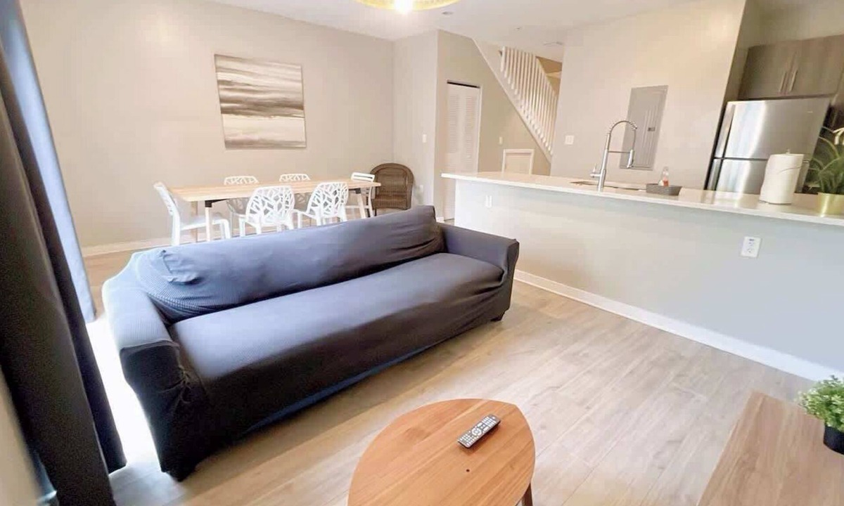 Golden Glades Condo | Modern Townhouse Minutes Beach | Free Parking