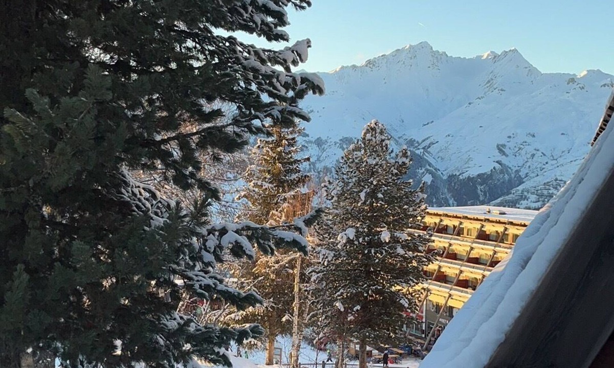 Arc-1600 Apartment | Modernly designed Apartment , Heart of the station, Ski on door, south terrace
