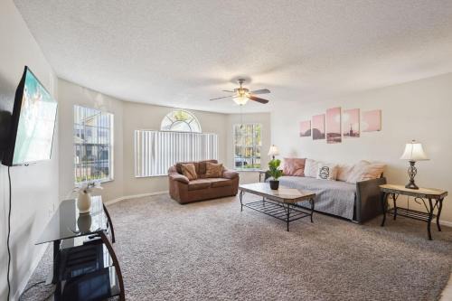 Royal Palm Bay Apartment | Near Disney! Pool and Hot Tub with Free Parking