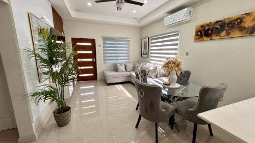 Ocho Rios Villa | Near Dunn's River Falls Pool WiFi & Sleeps 6
