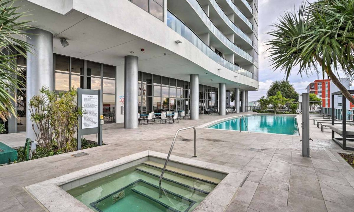 Town Square Condo | New Luxe Miami Condo in the Arts & Entertainment District