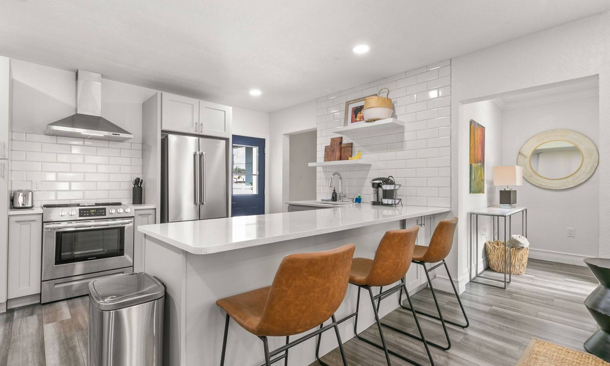 Courier City - Oscawana Apartment | NEW Soho Sanctuary - Gorgeous Apartment Steps to S Howard Ave With Fenced Yard