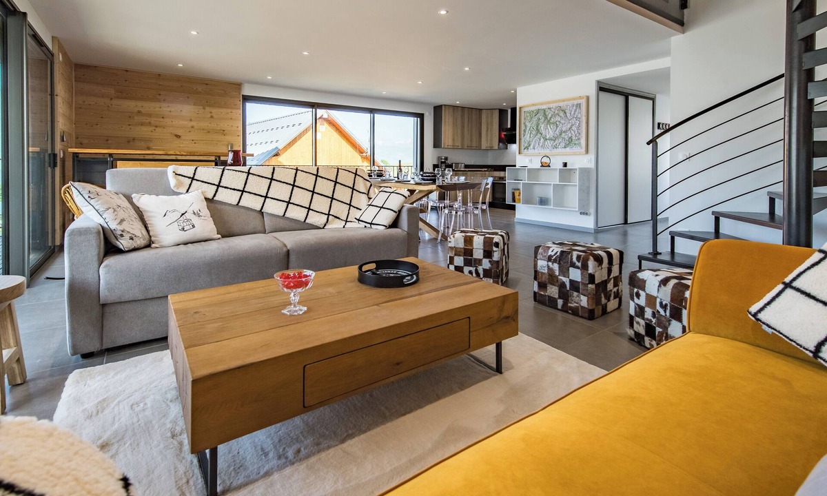 Albiez-le-Vieux Apartment | New Triplex | 4 BR | Near Slopes | Balcony & View