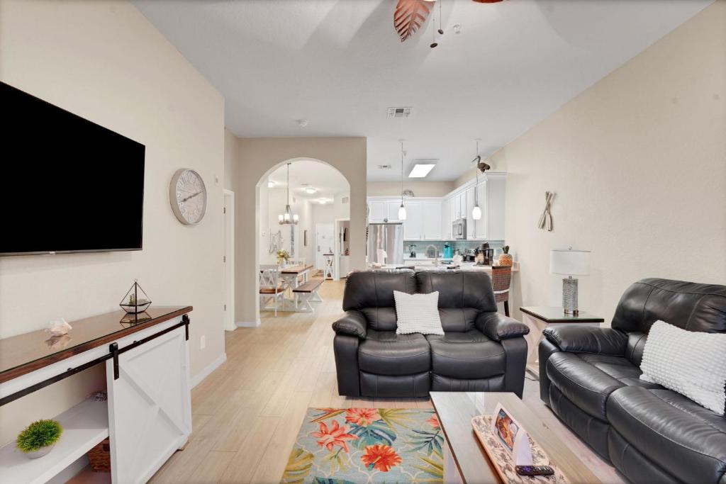 Bahama Bay Apartment | Newly Renovated Condo with stunning view of pond walking trail and tennis courts