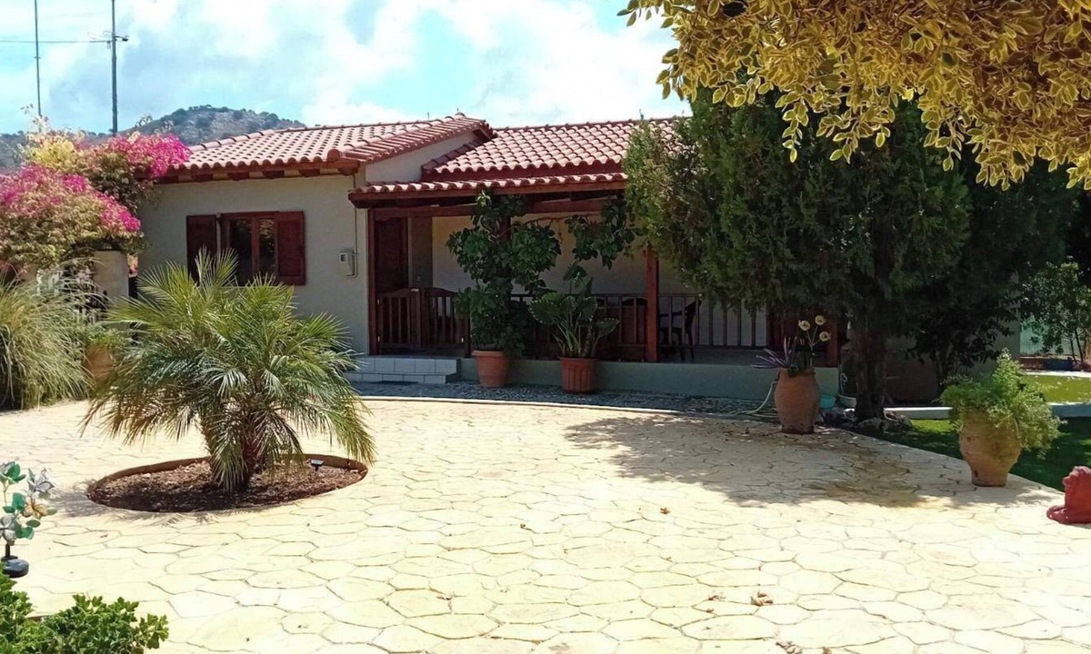 Geropotamos Cottage | Nice 2-bedroom bougainvillea cottage, 5km from the sea