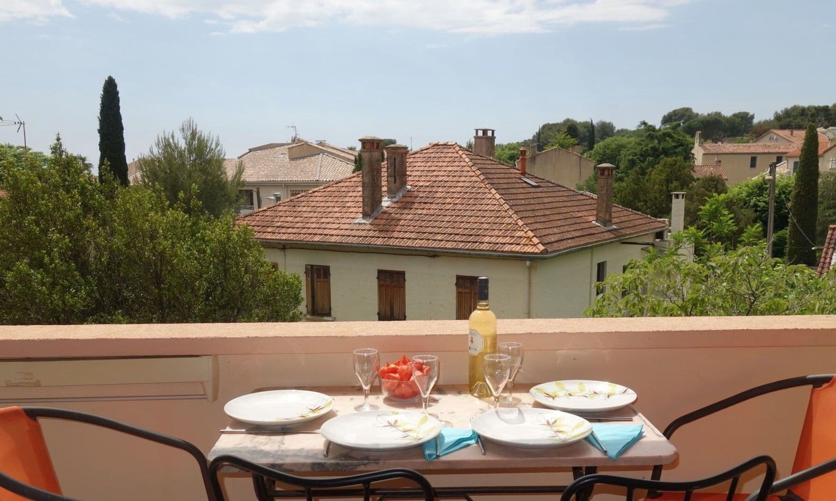 Les Lecques Apartment | Nice apartment for 4 guests with A/C, WIFI, TV, terrace and parking
