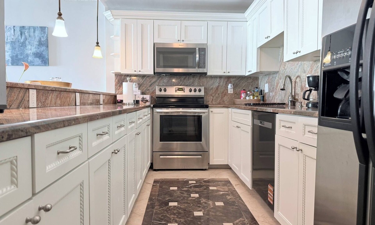 Sunny Isles Beach Condo | Ocean-View 2BR 2BA ,Walk to Beach Pool, Gym, Parking
