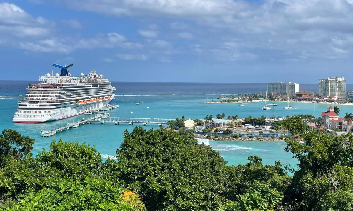Ocho Rios House | Ocean-View 2BR Villa w/Pool, Fast Wi-Fi & Near Dunn’s River