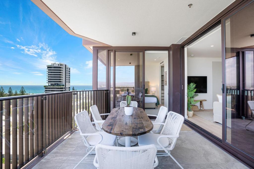 Mermaid Beach Apartment | Ocean Views at Yves Mermaid Beach