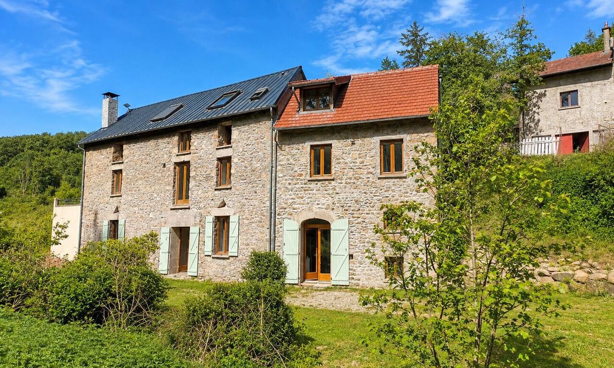 Servant House | Old Renovated Mill in the Heart of Auvergne - 26 Seats