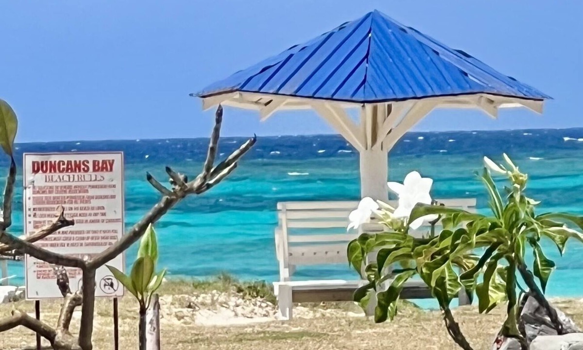 Silver Sands House | ONE RHYTHM VILLA - Steps to the BEACH - CHEF Included - Caribbean Sea Views