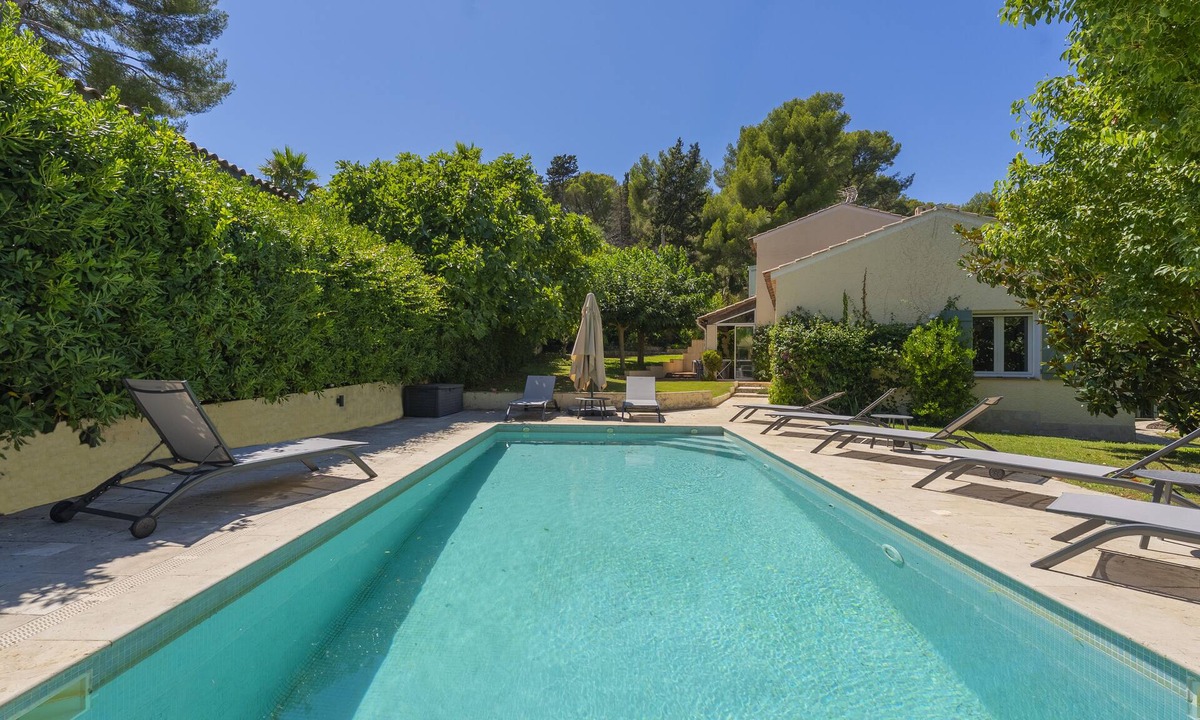 Sanary-sur-Mer House | Only 250m from the sea, villa with air-conditioning and private, heated pool