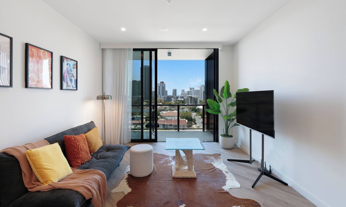 Southport Apartment | Opulent 2BR Sky View Parking, Pool, Gym & Sauna