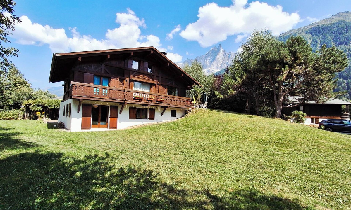 Les Praz-de-Chamonix Ski Chalet | Our family chalet in the heart of the Alps