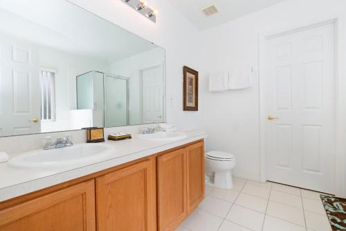 Legacy Park House | Palm Breeze: Private Pool/Spa & 24/7 Support!
