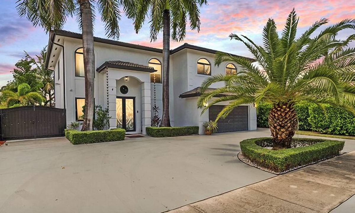 Country Walk House | Paradise Resort Heated Pool, Mini Beach, Game Room