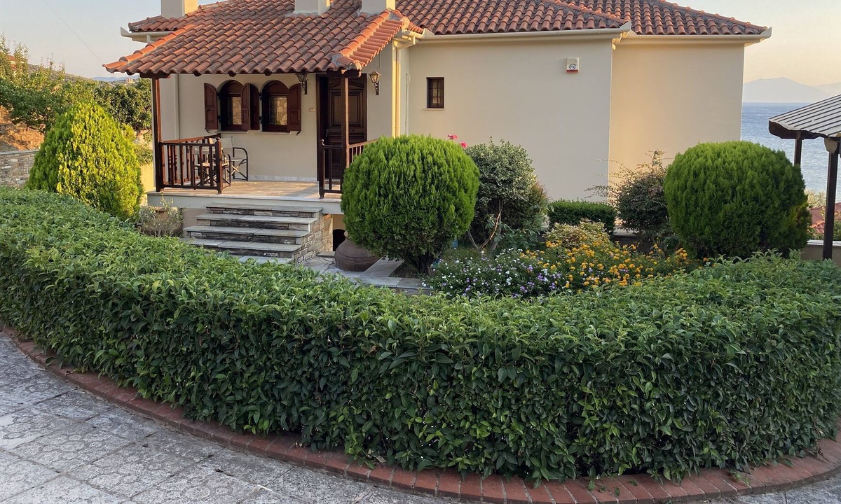 Lefokastron House | Pathway to the sea