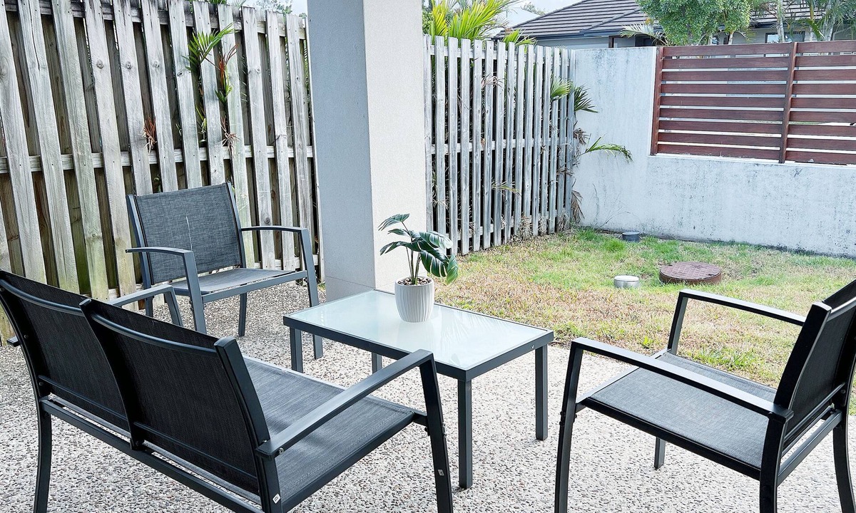 Gold Coast House | Peaceful Oasis, Prime Location - close to Pool, Gym, and Golf Courses