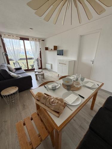 Le Corbier Apartment | Pegase phenix studio cabine et balcon vue montagne