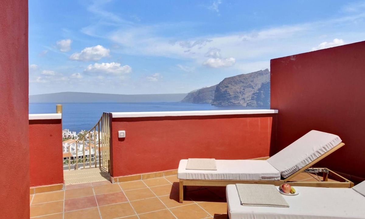 Puerto de Santiago Apartment | Penthouse The Cliffs, Huge Terrace, Bbq, Air C