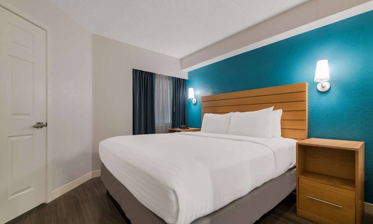 Florida Central Atlantic Coast Hotel | Perfect for Groups! Spacious Unit with Full Kitchen, Outdoor Pool, Pets Allowed!