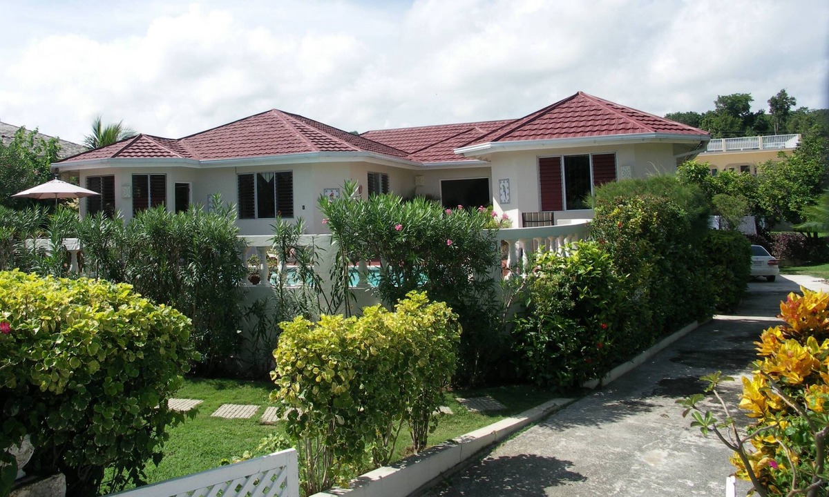 Silver Sands Villa | Perfect place for idyllic escape, 4 minute walk to beautiful beach