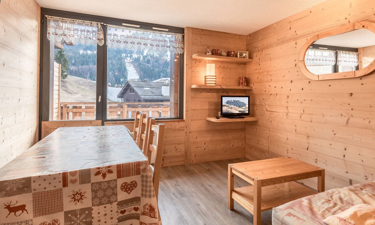 La Clusaz Apartment | Perfect ski location, 6 guests, pets, garage, WIFI