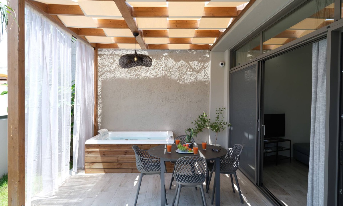 Adelianos Kampos Villa | Perla, the Beach House. Private Beach sunbeds and umbrellas!