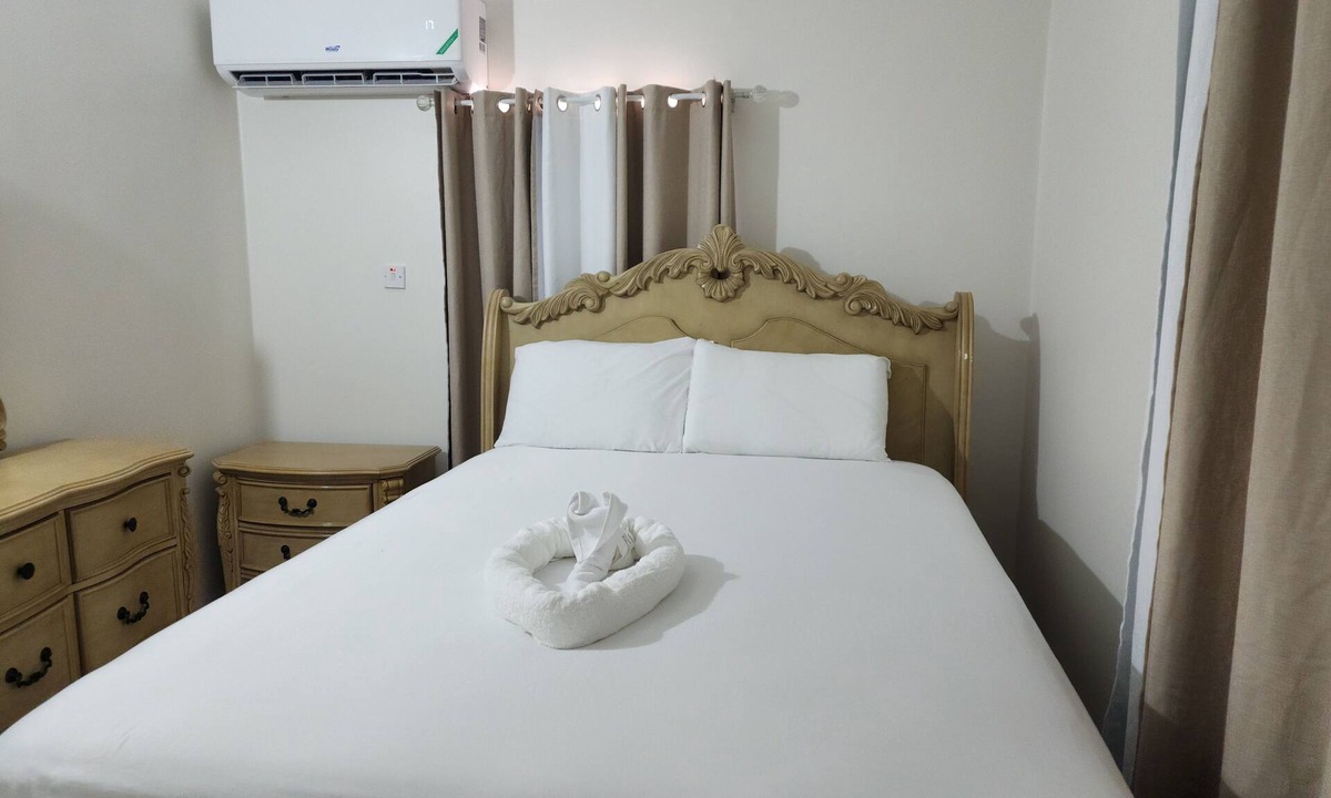 Greenwich Estate House | PLAN YOUR GETAWAY UNDER THE SUN Dazzle Key Suite
