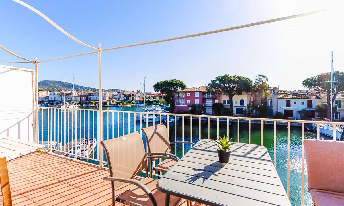 Port Grimaud Apartment | PORT GRIMAUD Renovated 2/3-room apartment - mezzanine and A/C