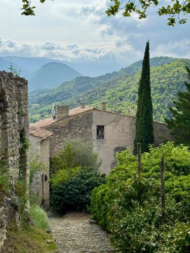 Montbrun-les-Bains Apartment | Portail Sainte Marie