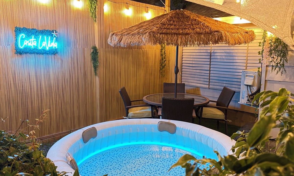 Bearss Plaza Apartment | Private Hot Tub Guesthouse Tropical Casita Central Tampa Free Parking