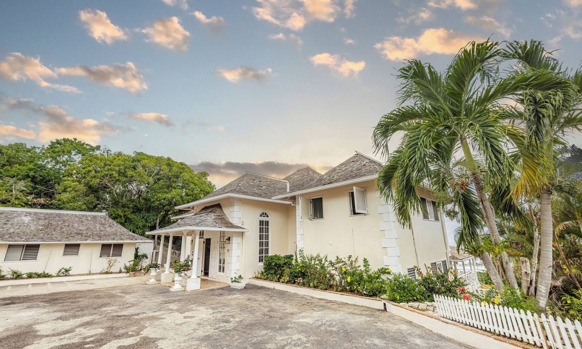 Ocho Rios House | Private villa w/Gym 5 mins away from town.