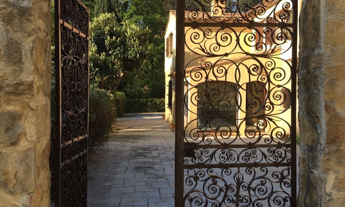 Le Castellet Villa | Provencal Estate with full privacy, no nuisances, near beaches, F1 GP racetrack