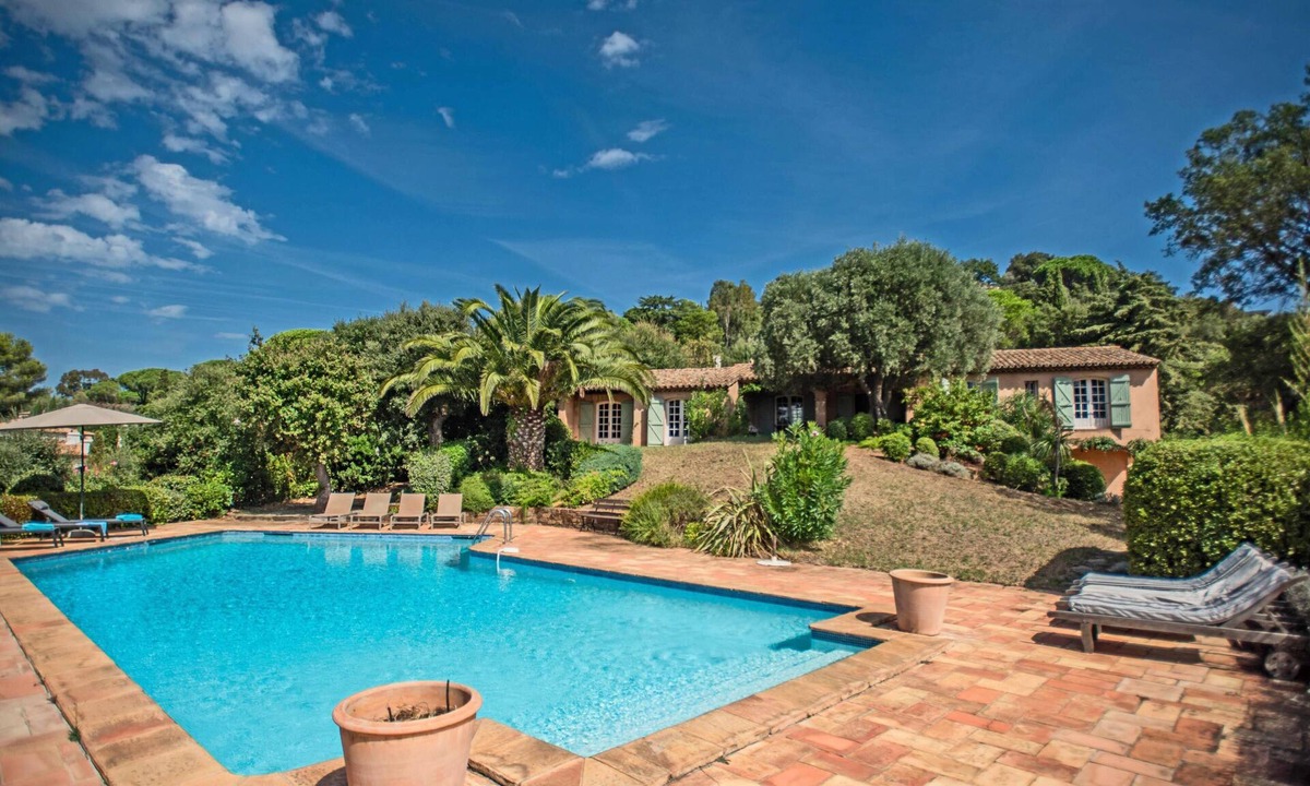 La Croix-Valmer Villa | Provencal villa with pool and sea view